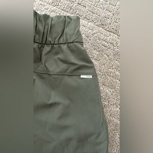 Vuori ripstop pants in olive green xs